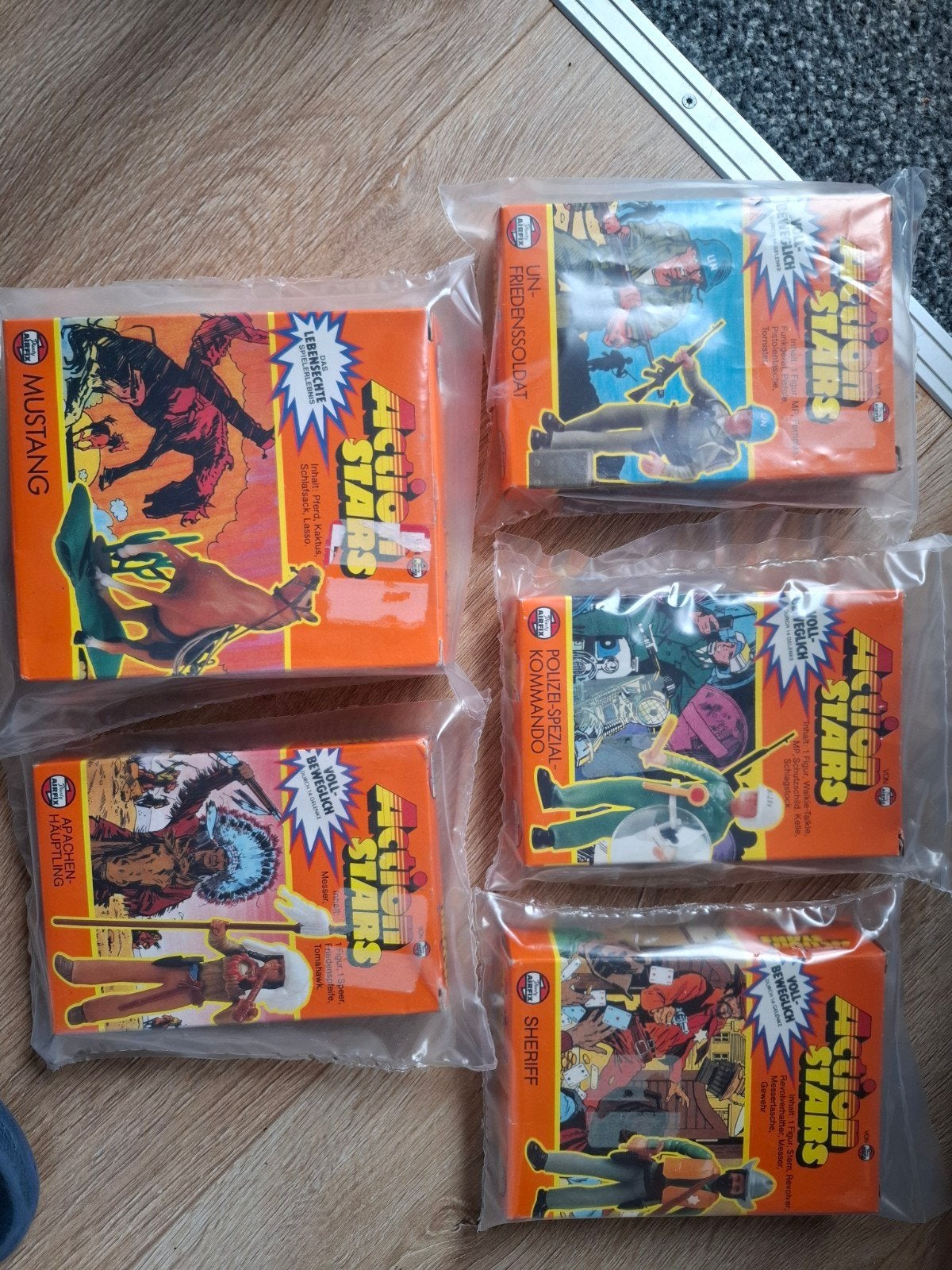 5 doosjes Action Stars plasty Airfix - Vintage speelgoed, Verzamelen, Ophalen