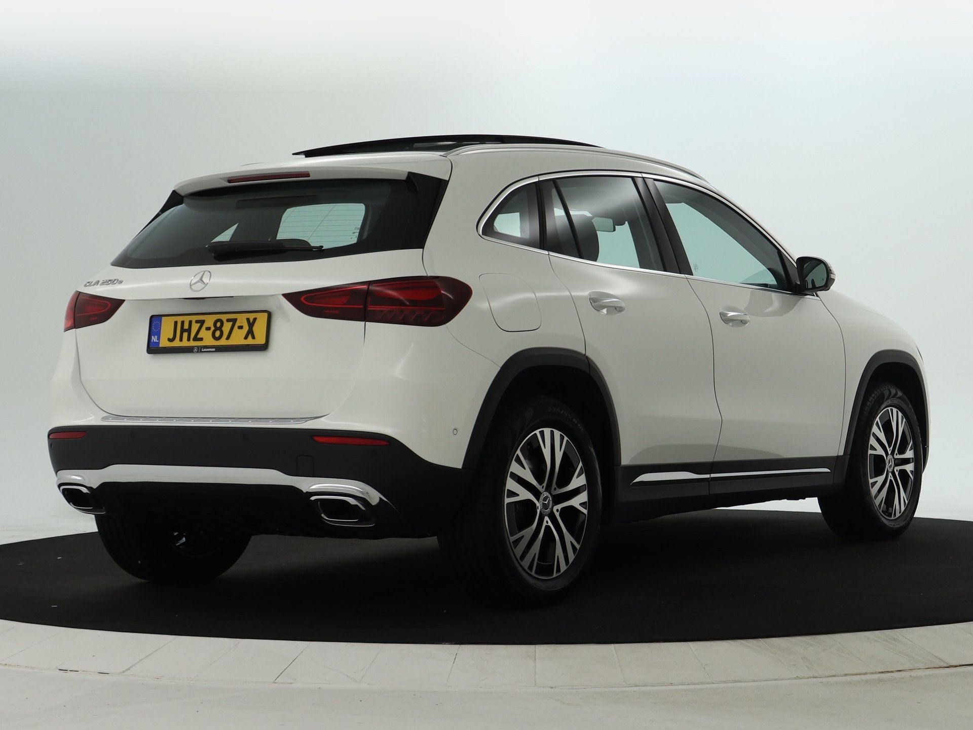 Mercedes-Benz GLA 250 e Plug-In Hybride | Panoramadak | 360, 12 maanden, 4 cilinders, 15 kWh, Leder en Stof