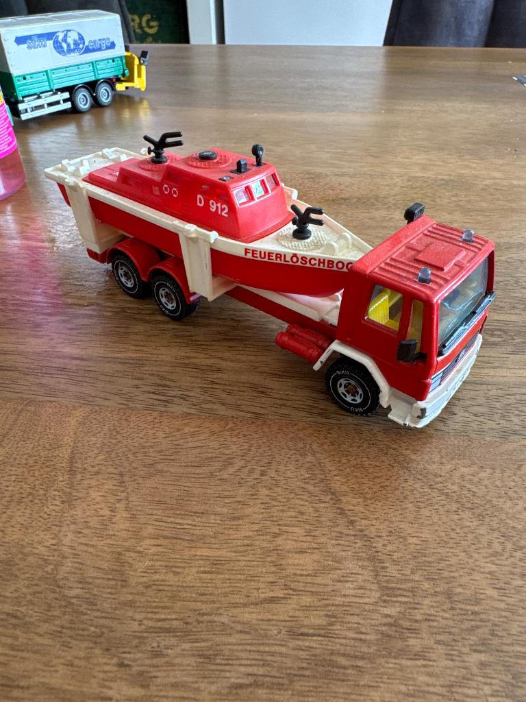 Siku ford feuerwache met boot, Hobby en Vrije tijd, Modelauto's | 1:50, Ophalen of Verzenden, Zo goed als nieuw, Auto, SIKU