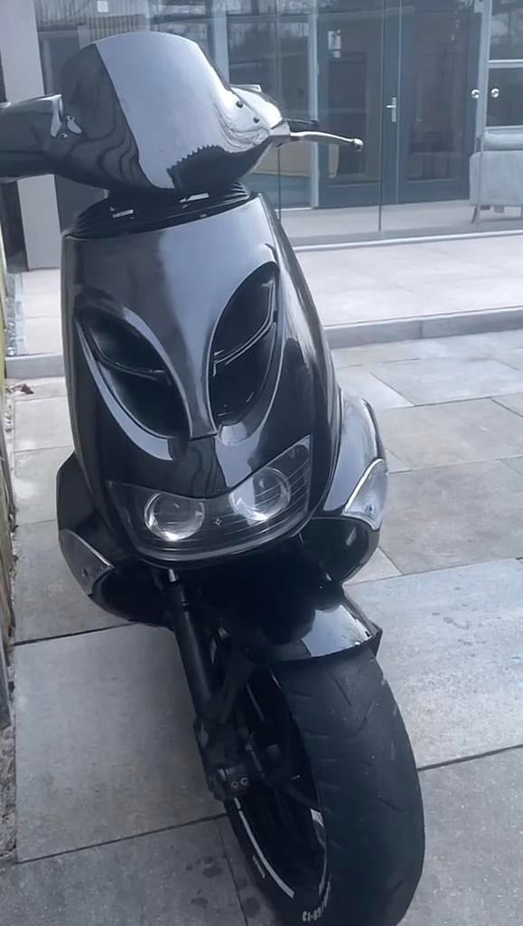 Aprilia sr, Fietsen en Brommers, Scooters | Yamaha, Zo goed als nieuw, Overige modellen, Maximaal 45 km/u, Tweetakt, Ophalen