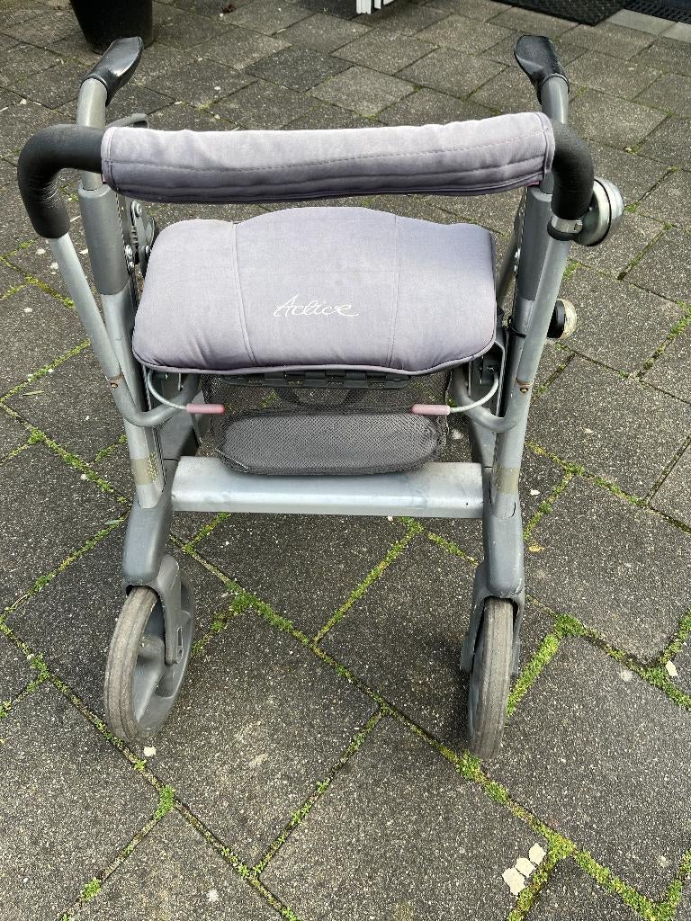 Gratis: rugsteun en stokhouder voor rollator Activ, Ophalen, Gebruikt