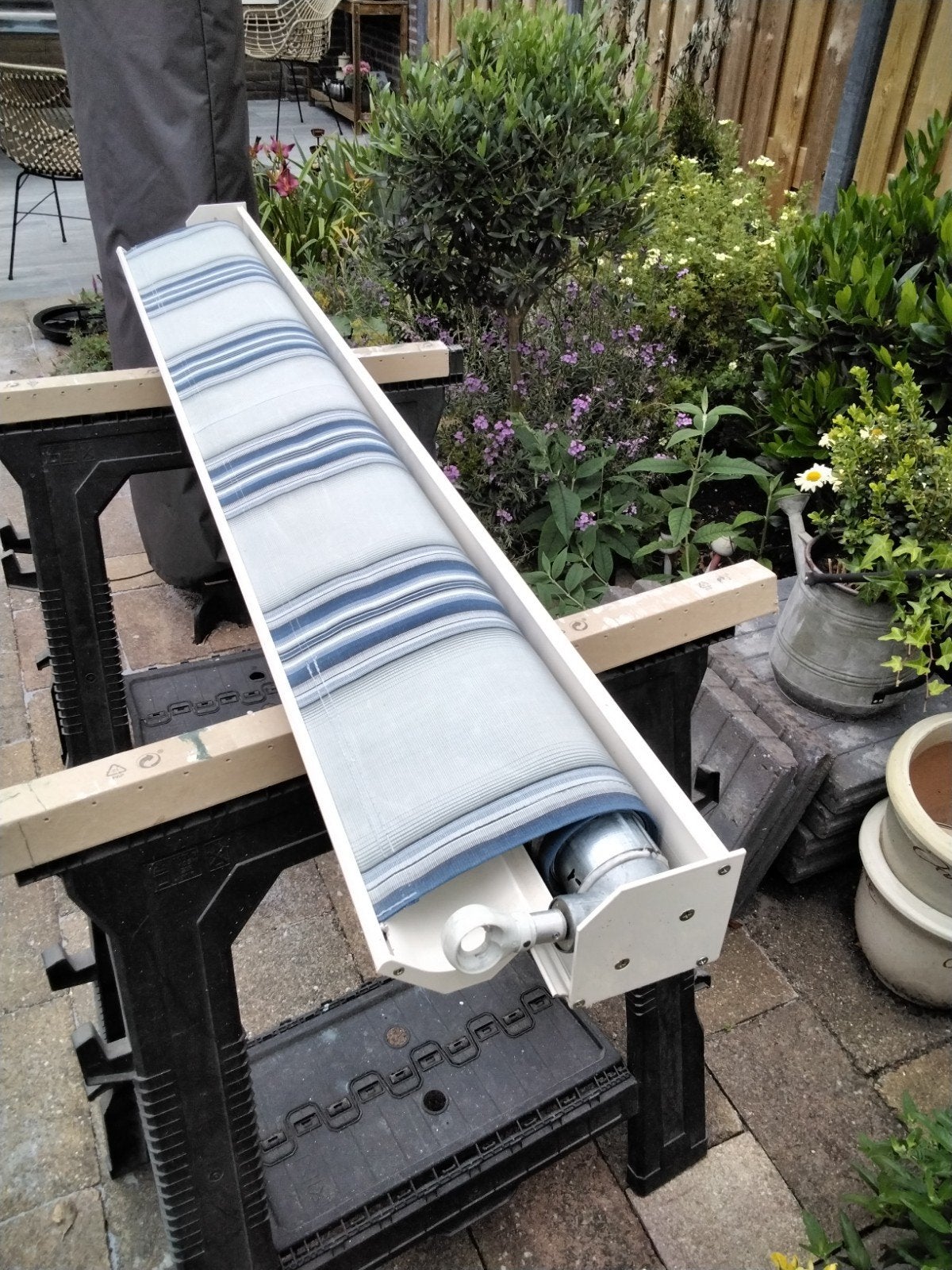 uitvalzonnescherm, Doe-het-zelf en Verbouw, Rolluiken, Ophalen, Zo goed als nieuw, Minder dan 100 cm, Overige kleuren