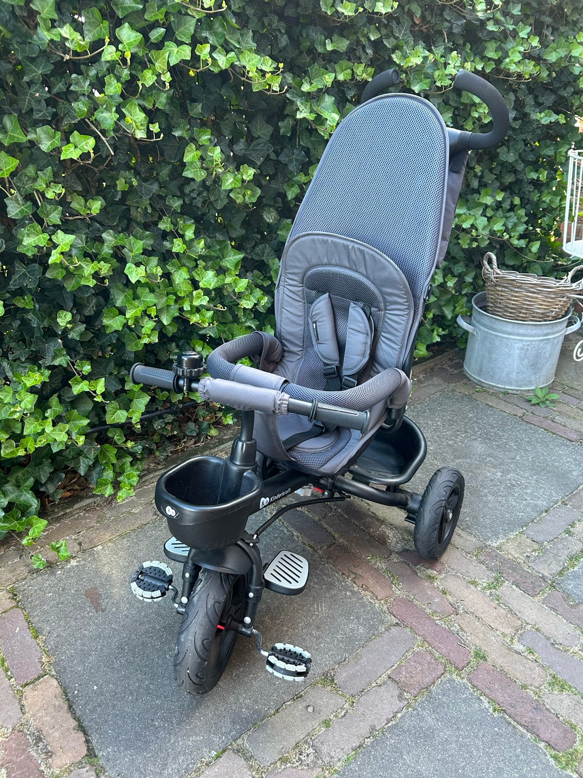 Kinderkraft driewieler met duwstang en verstelbare zitting, Fietsen en Brommers, Ophalen, Zo goed als nieuw, Trommelrem, Duwstang