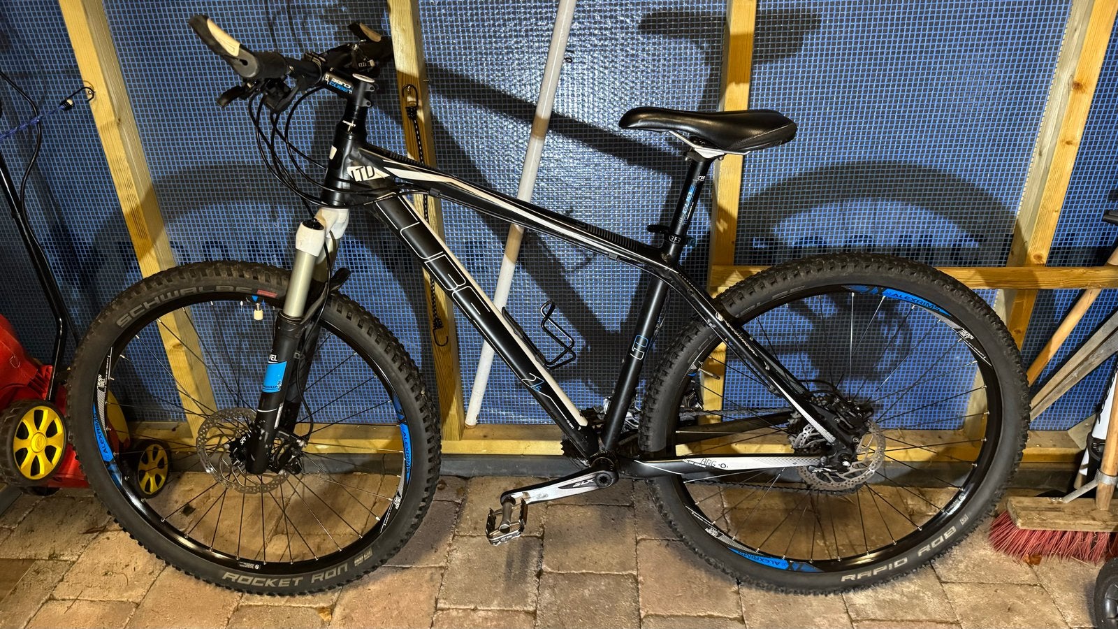 Foto 9 van Cube LTD Mountainbike 27,5 inch, frame 18 inch