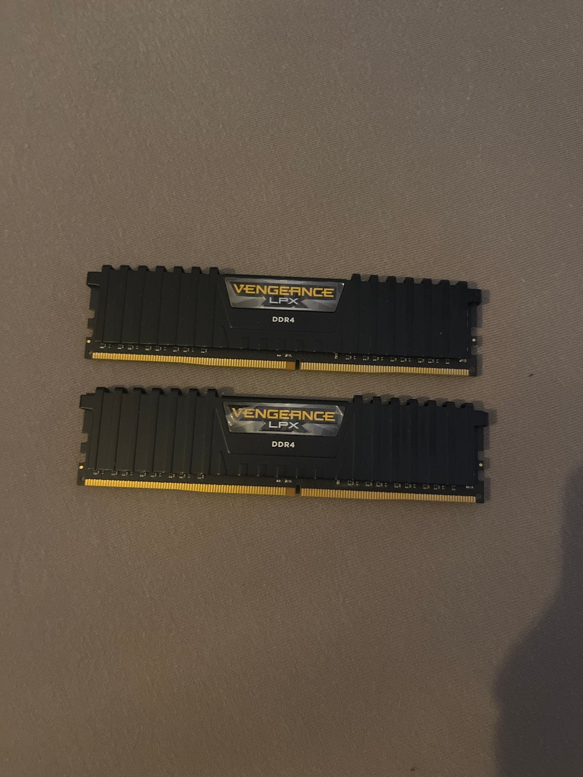 16GB DDR4 RAM (2x8GB) - Corsair Vengeance LPX, Ophalen, DDR4, Zo goed als nieuw, Desktop