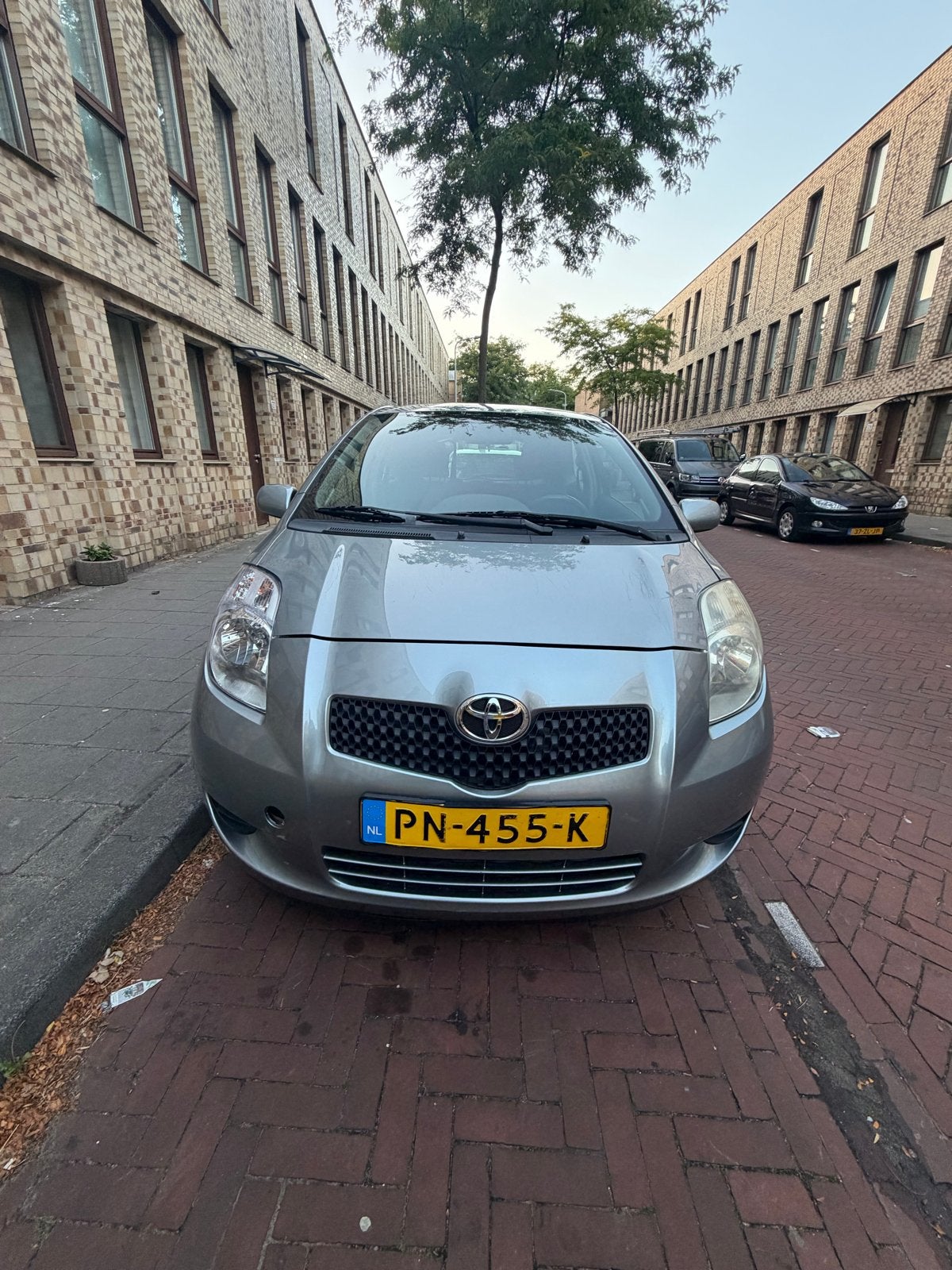 Toyota Yaris 1.0 12V Vvt-i 3DR Terra 2008 Grijs, Voorwielaandrijving, 970 kg, 535 kg, 40 €/maand