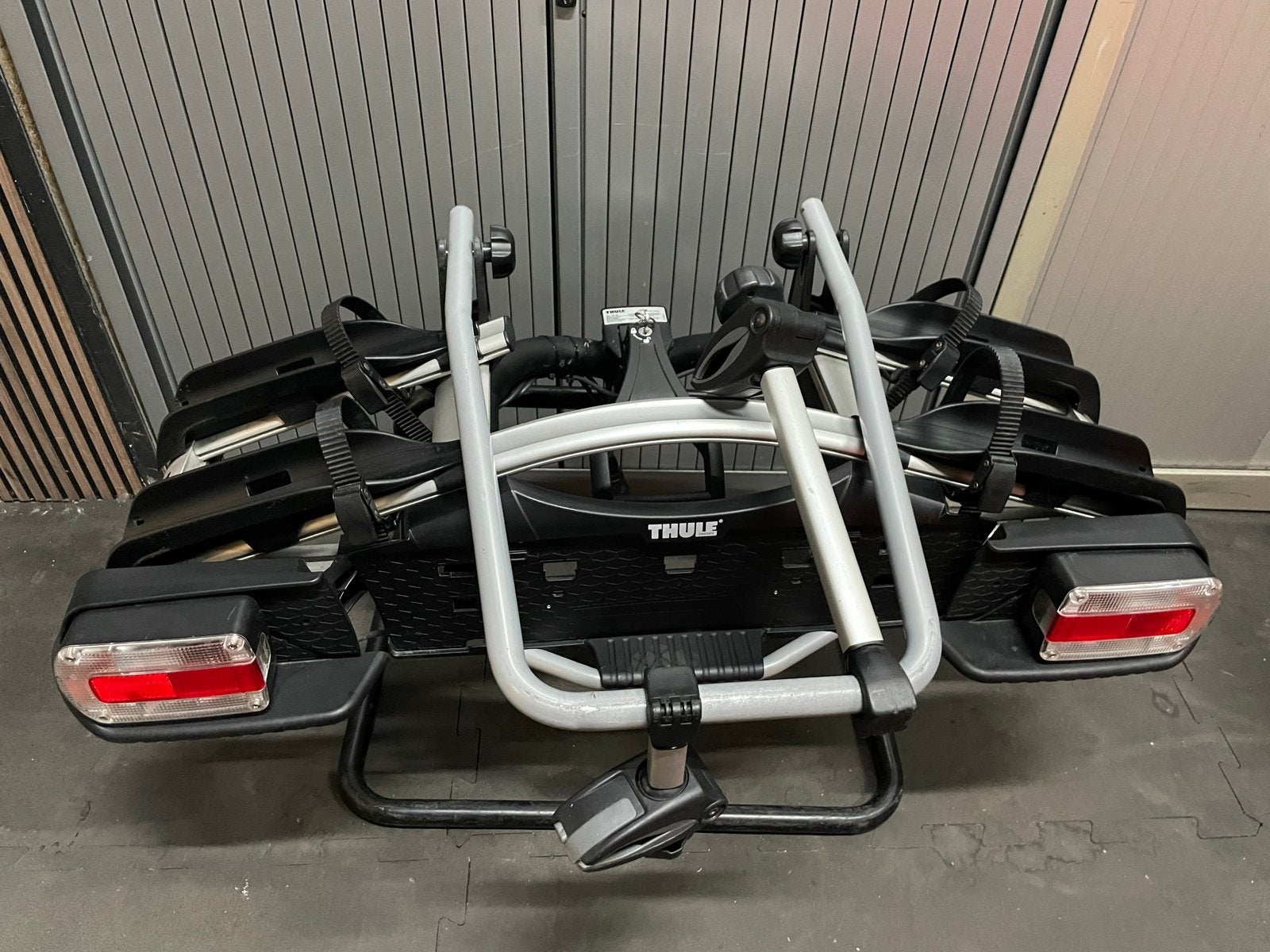 Thule 921 Fietsendrager - Licht, Kantelbaar, 7-polig, Auto diversen, Fietsendragers, Ophalen, Gebruikt, 2 fietsen, Trekhaakdrager