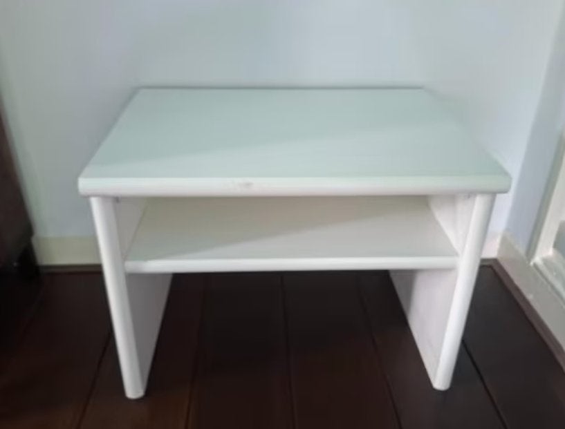 Massief Nachtkastje, Huis en Inrichting, Slaapkamer | Nachtkastjes, Gebruikt, 65 cm of meer, Hout, 55 tot 70 cm