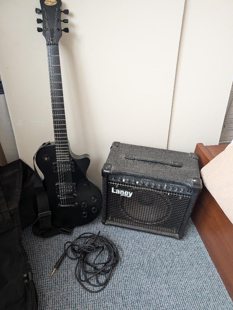 elektrische gitaar (Stagg) met Laney versterker (50 watt), Ophalen, Zo goed als nieuw, Overige merken, Met versterker