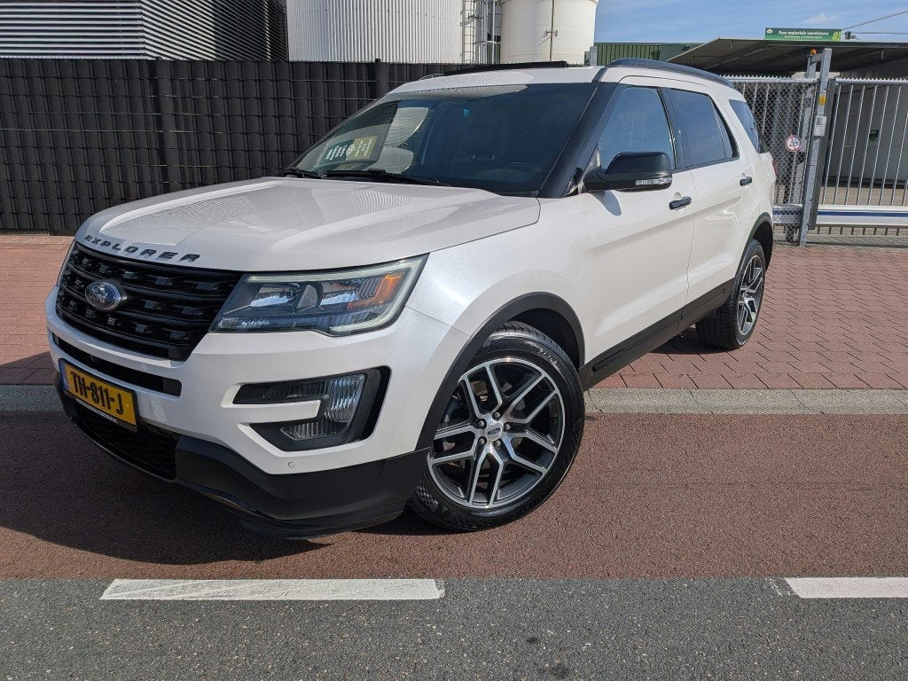 Ford Explorer 3.5 V6 370 PK 7 persoons (bj 2015, automaat), Euro 5, Gebruikt, Zwart, Wit