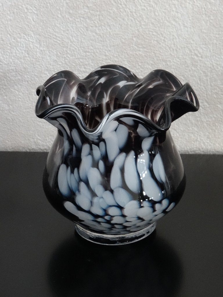 Vaasje amethist/aubergine/wit met schulprand, perfecte staat, Ophalen of Verzenden
