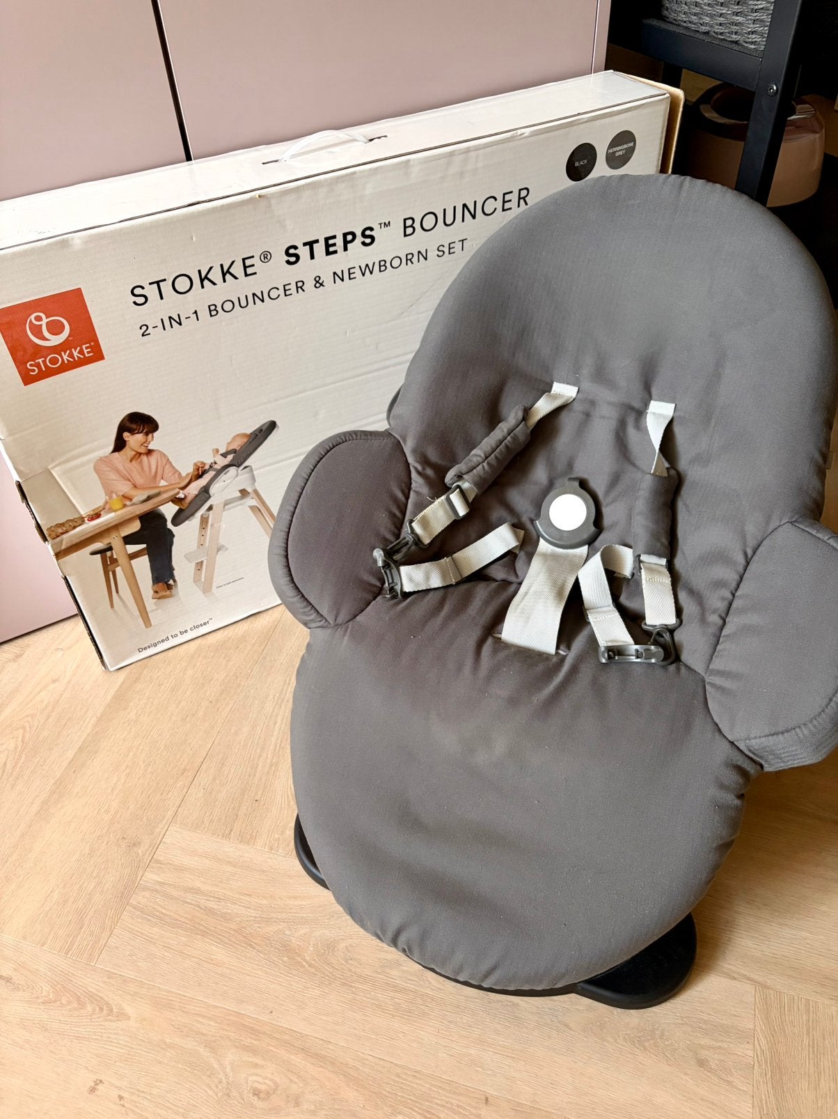 Stokke Steps Bouncer grijs/zwart ZGAN, Kinderen en Baby's, Ophalen, Zo goed als nieuw