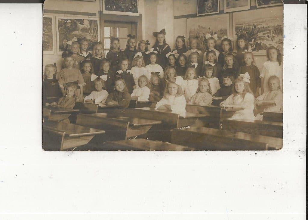 Naaldwijk Klassenfoto RK Meisjesschool Fotokaart, Ophalen of Verzenden, 1920 tot 1940, Ongelopen, Zuid-Holland