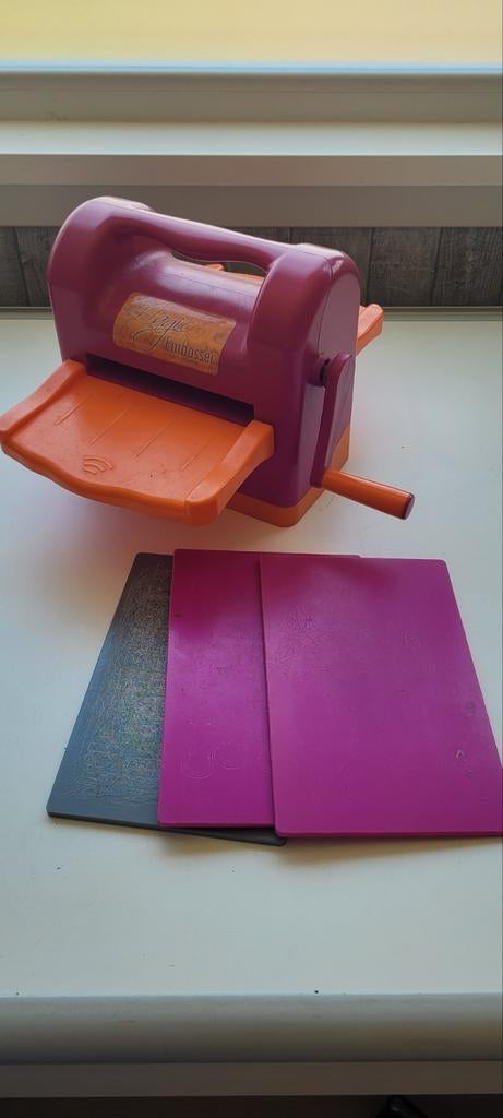 Magic Embosser met 14 embossing/cutting mallen, Ophalen of Verzenden, Gereedschap of Toebehoren