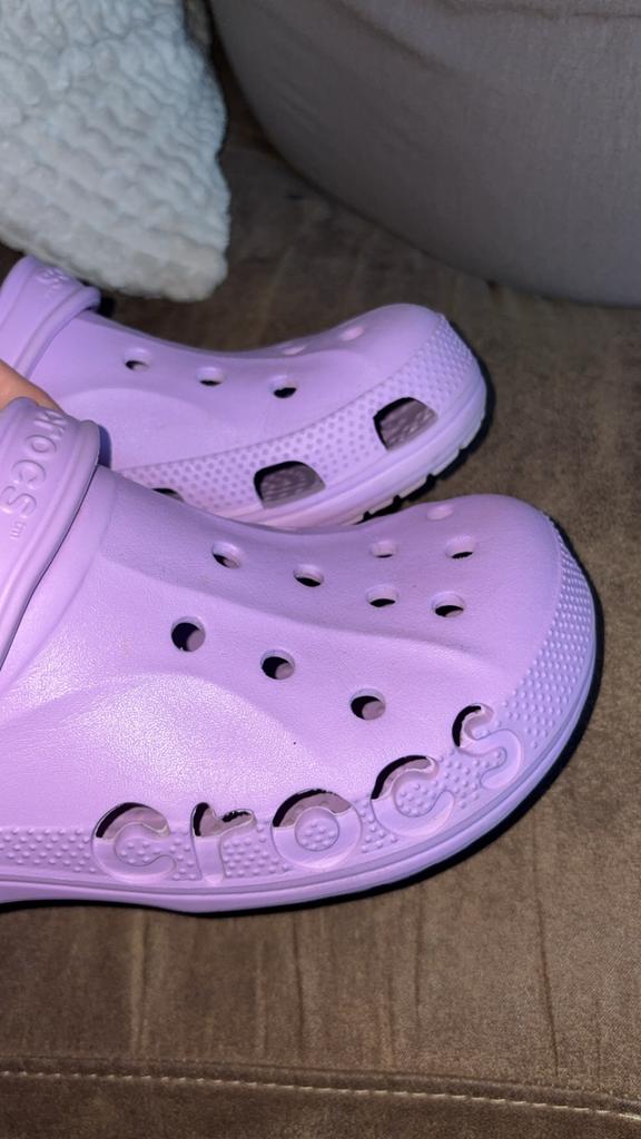Paarse Crocs, Ophalen of Verzenden, Gedragen, Overige kleuren, Slippers