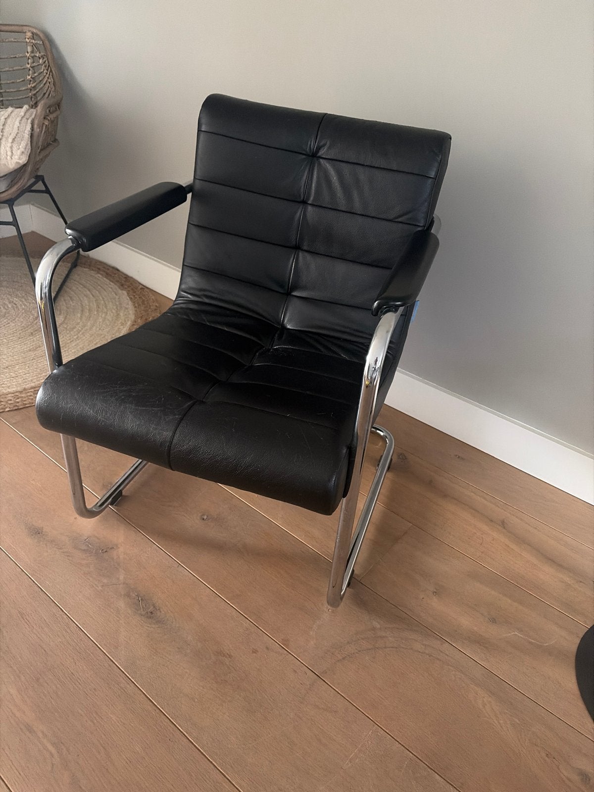 Twee zwarte leren fauteuils met chromen frame, Gebruikt, Twee, Zwart, Leer