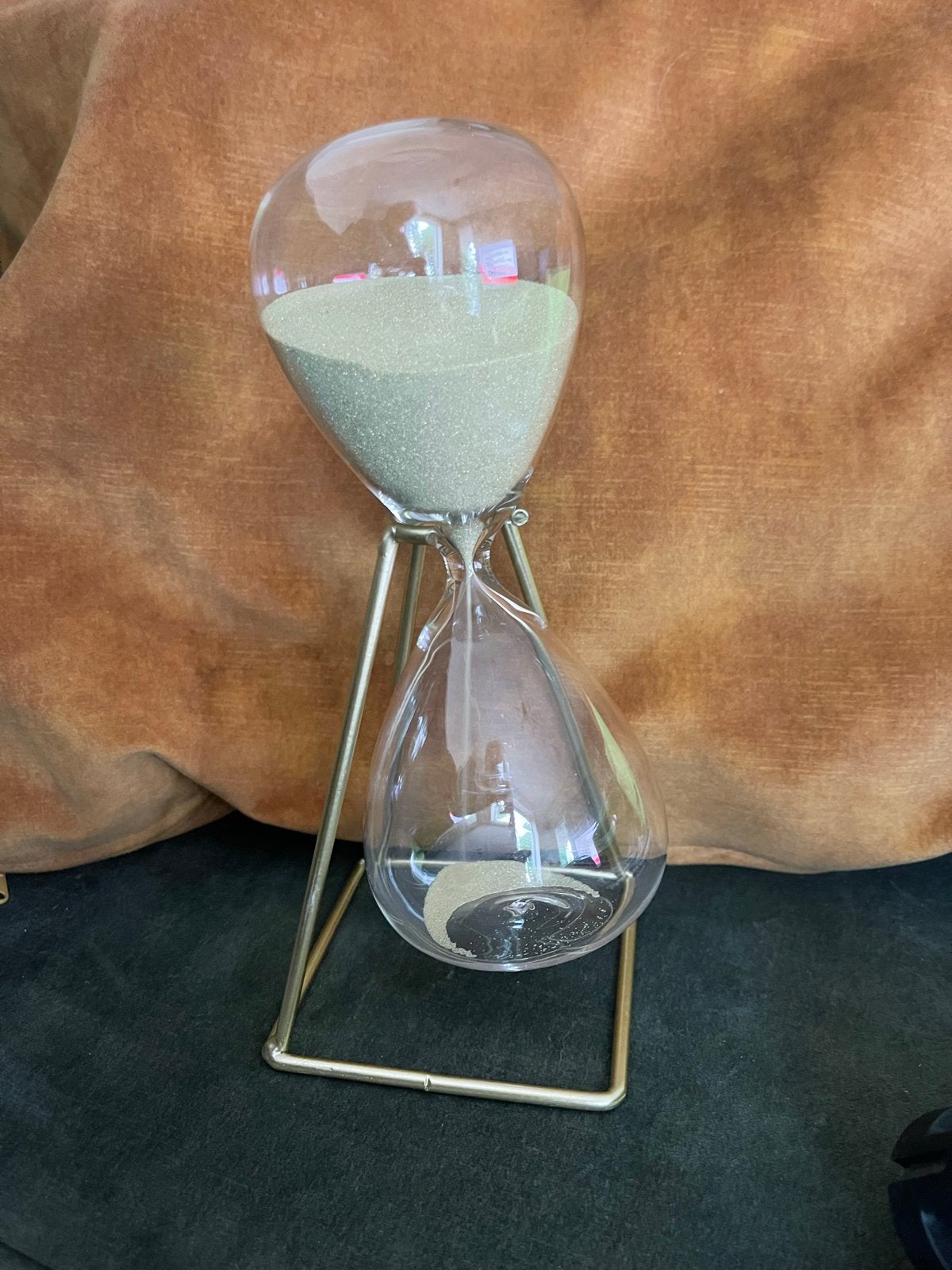 Zandloper met gouden standaard - Modern design, Goud, Overige typen, Ophalen of Verzenden, Zo goed als nieuw