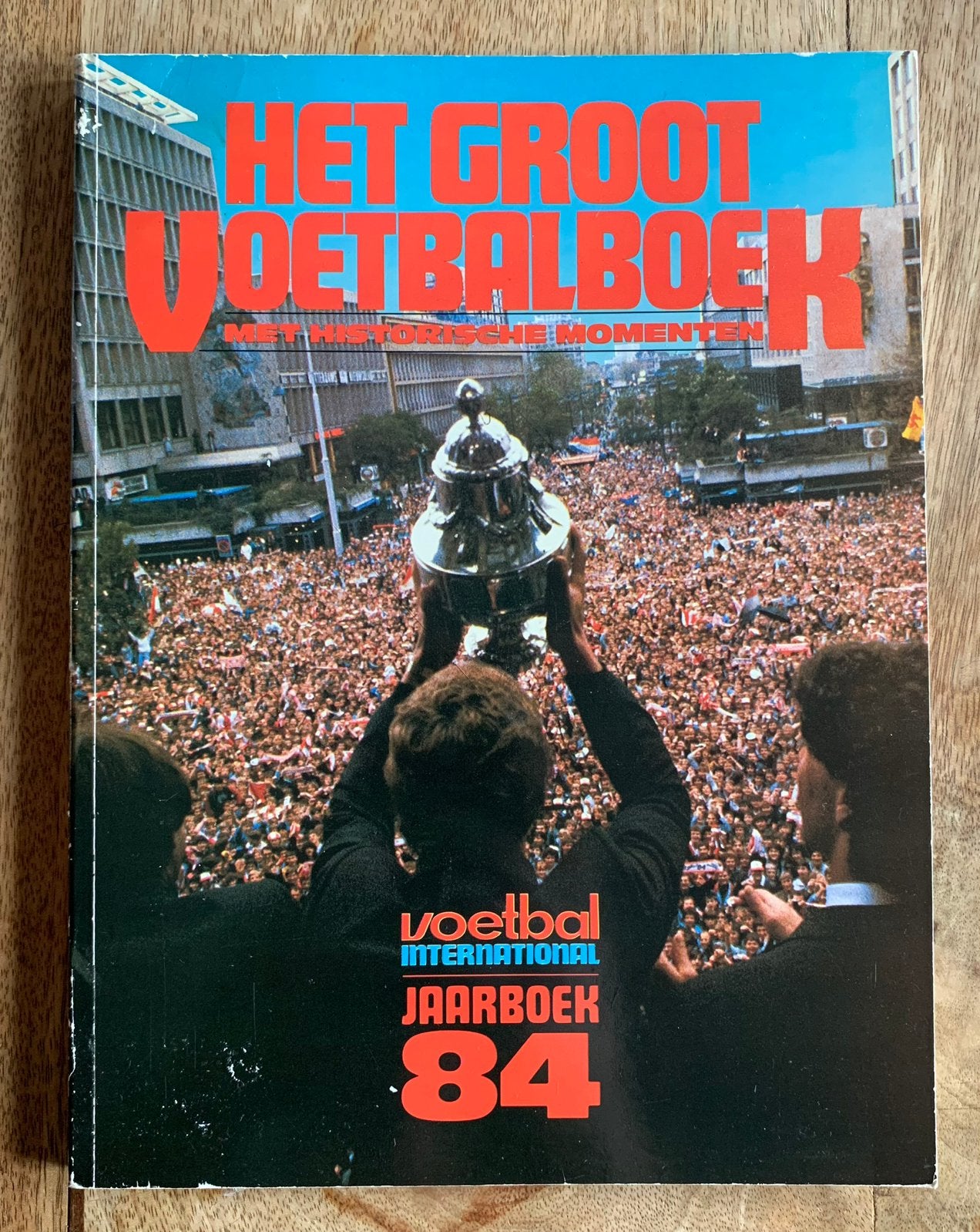 Voetbal International: JaarBoek 1984, Ophalen of Verzenden