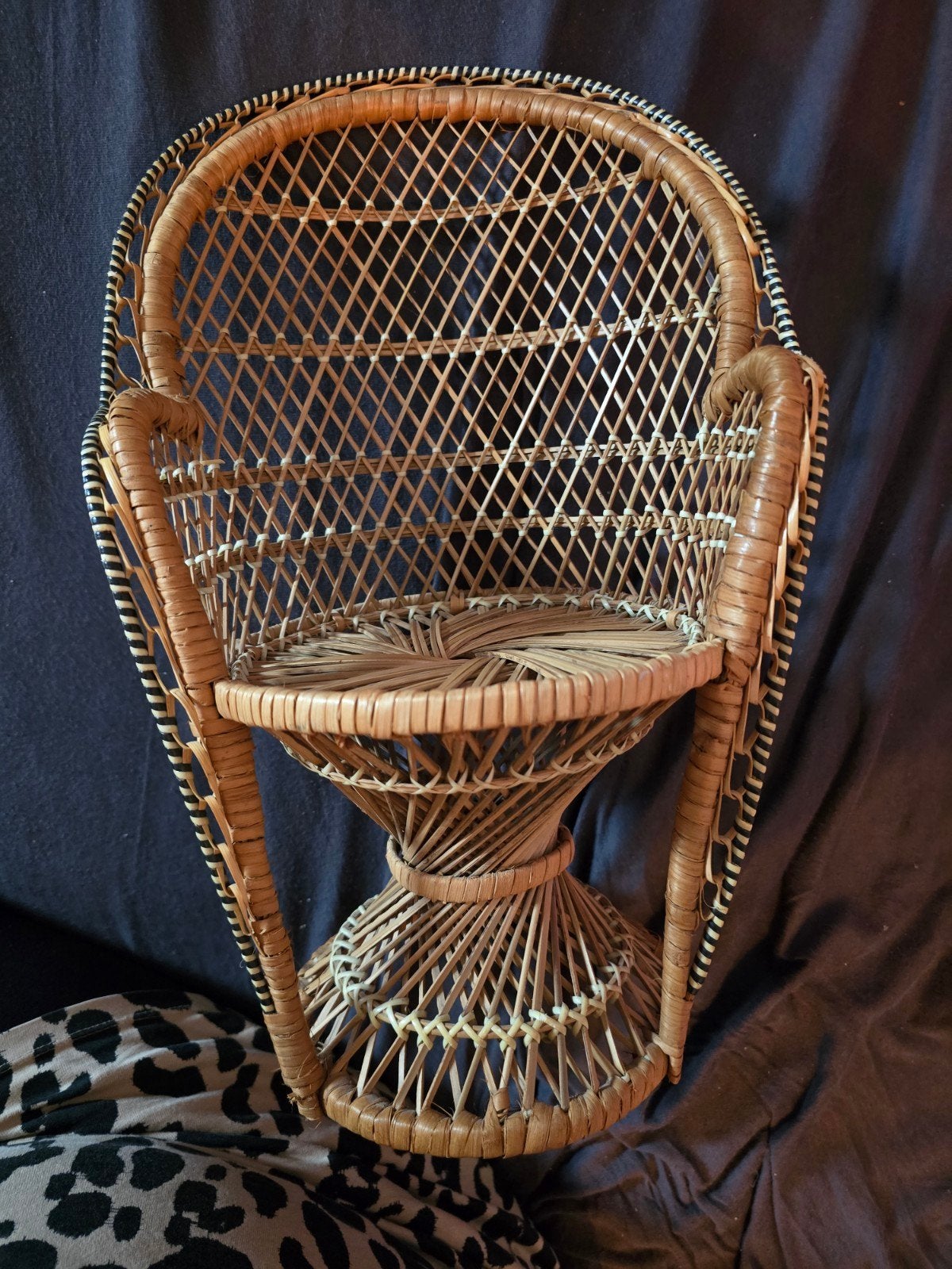 Vintage rotan pauwenstoel voor poppen of decoratie, Ophalen