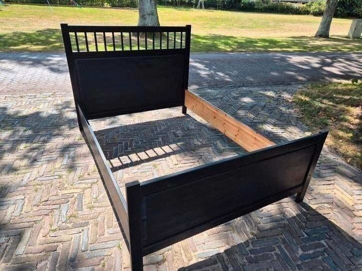 zwarte Ikea Hemnes bedombouw 140x200, Huis en Inrichting, Slaapkamer | Bedden, Ophalen, Zwart, Tweepersoons, 140 cm