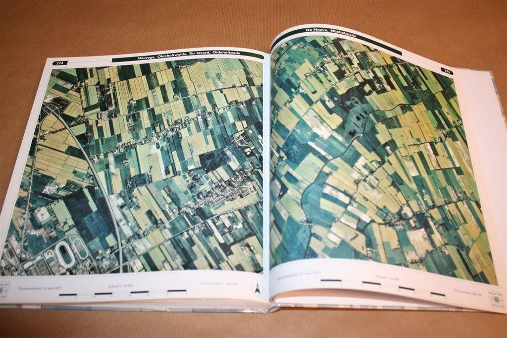 Dikke pil. Luchtfoto Atlas Provincie Fryslân., Ophalen of Verzenden, Zo goed als nieuw