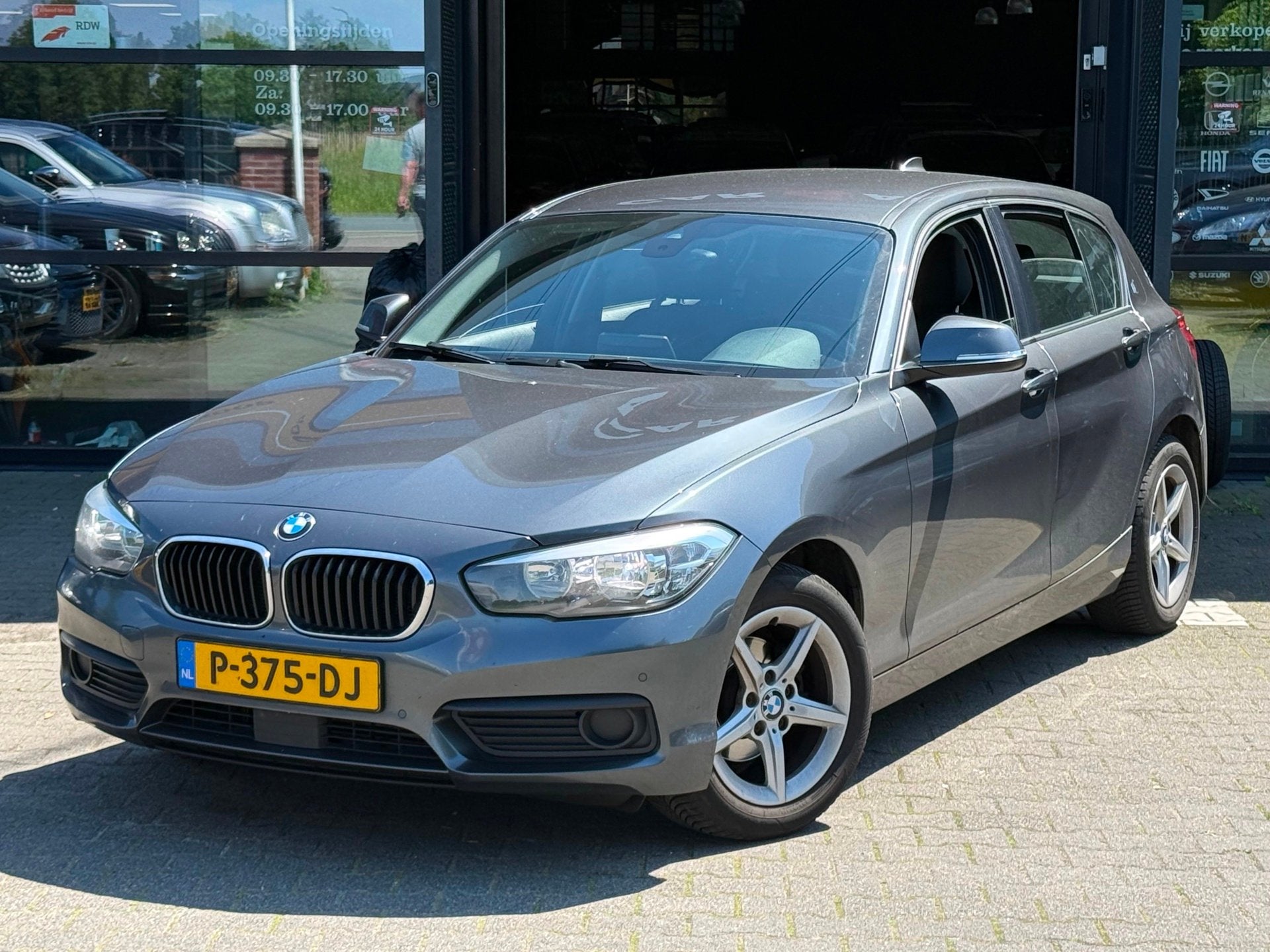 BMW 1-serie 116d Centennial High Executive ACC/STLVRM/PDC/LA, Auto's, Gebruikt, 116 pk, Bedrijf, 140 €/maand