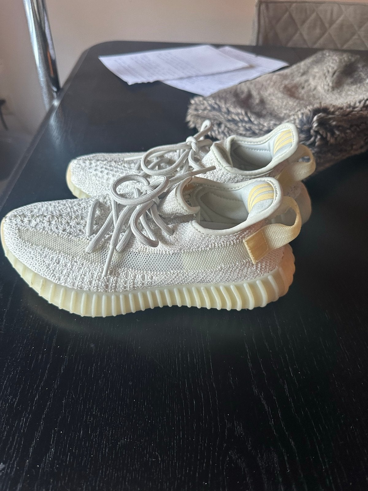 Adidas Yeezy Boost 350 V2 Light - Maat 37 1/3, Ophalen of Verzenden, Zo goed als nieuw, Beige, Sneakers of Gympen