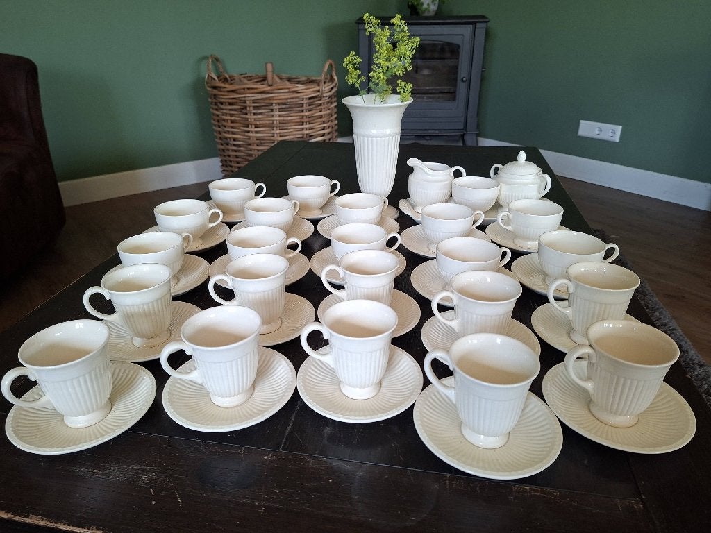 Wedgwood Edme Plain Servies - Kopjes, schotels en meer, Keramiek, Ophalen of Verzenden, Zo goed als nieuw, Wedgwood