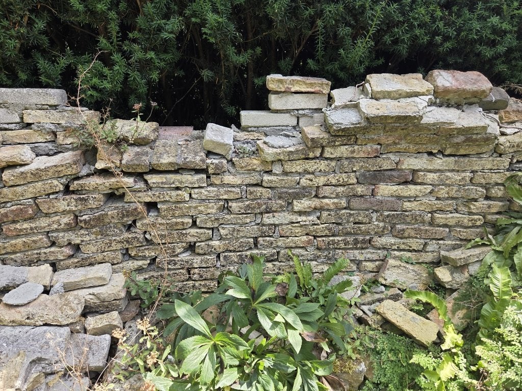 Natuurstenen look muurtje – zelf afbreken en meenemen, Tuin en Terras, Ophalen, Overige materialen, Gebruikt, Overige typen