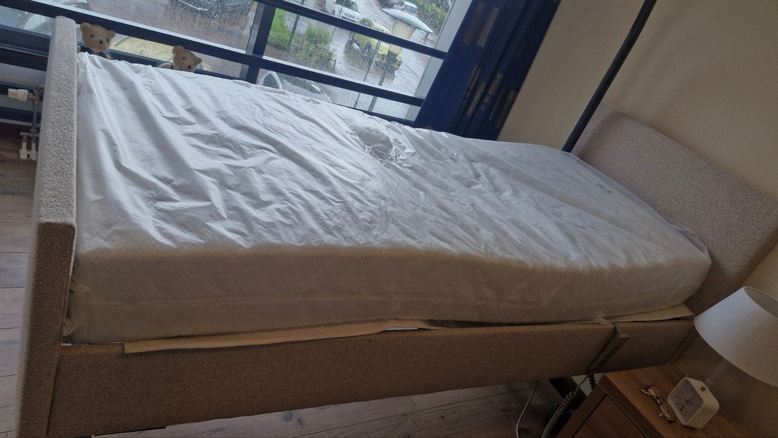 Verstelbaar eenpersoonsbed hoog-laag met afstandsbediening, Ophalen, Modern en functioneel, Verstelbaar, 90 cm