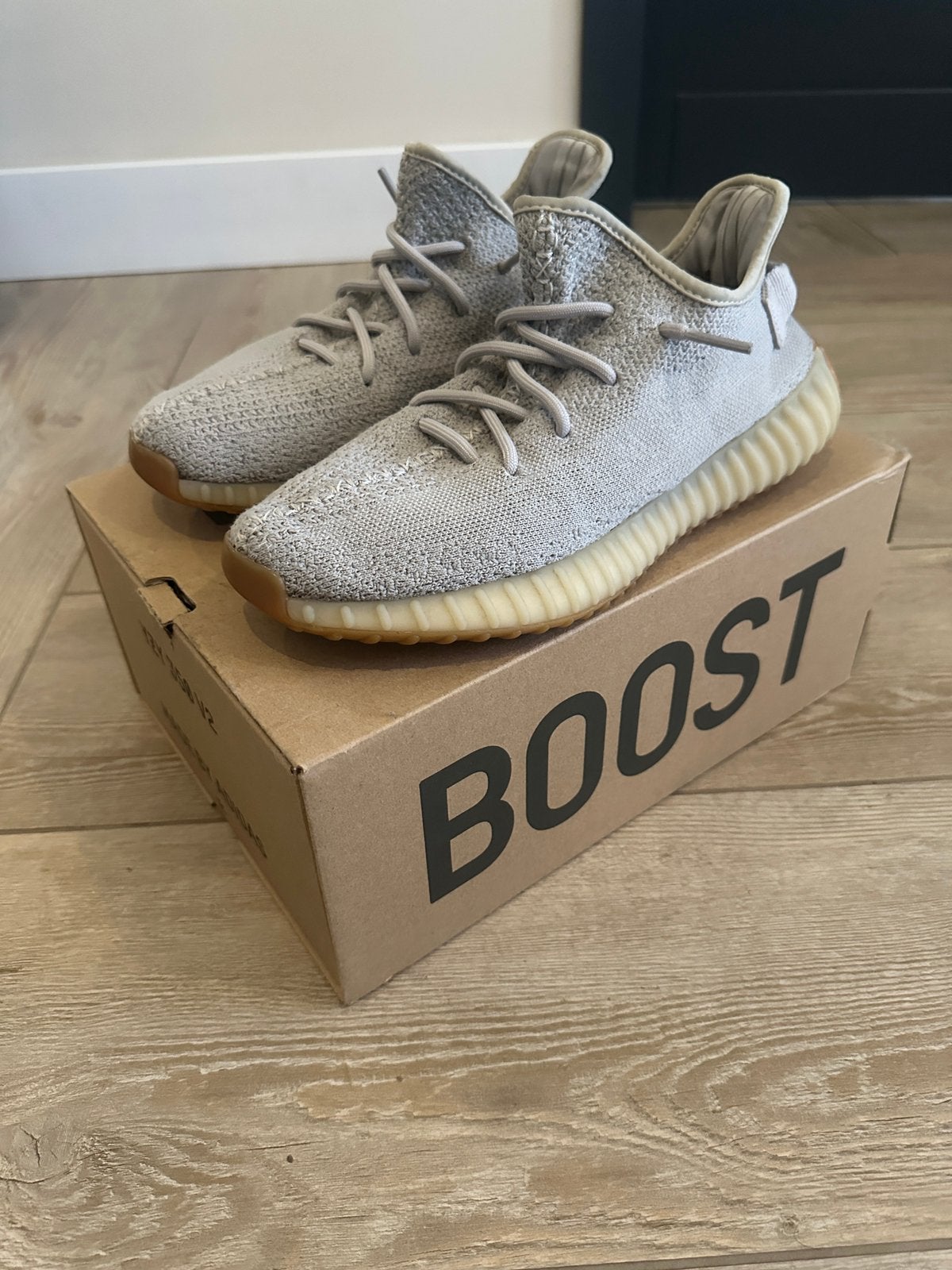 Yeeze boost 350 V2 sesame, Overige kleuren, Ophalen of Verzenden, Sneakers of Gympen, Gedragen