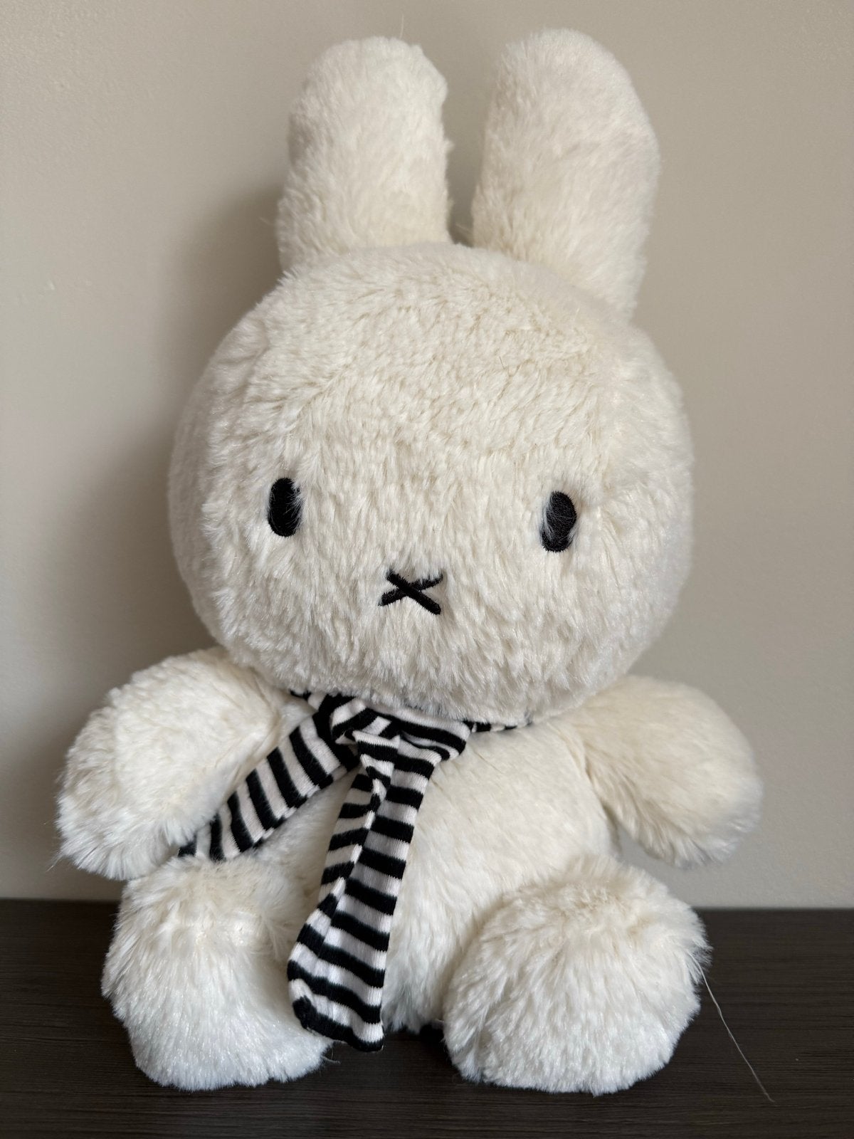 Nijntje knuffel "Winter Sitting" collectie - 33 cm, Overige merken, Konijn, Nijntje, Ophalen of Verzenden