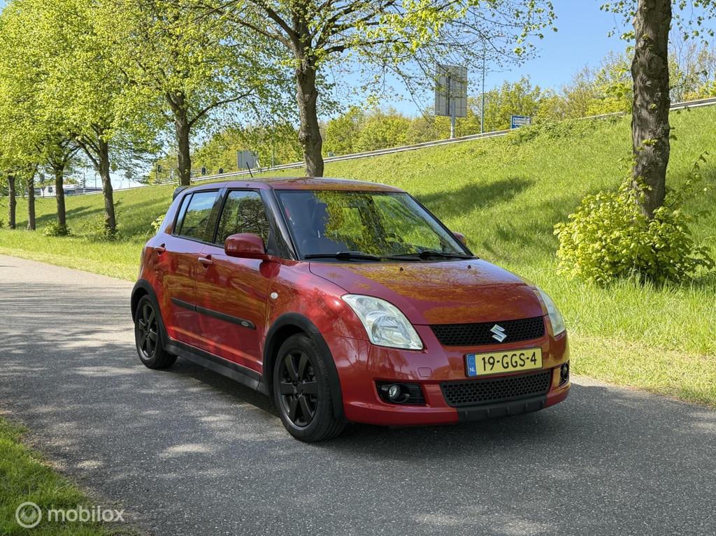 Suzuki Swift 1.3 Shogun*NEW APK 4/27*LEDER*AIRCO*ELEK. RAMEN, Auto's, Voorwielaandrijving, Zwart, 400 kg, Swift