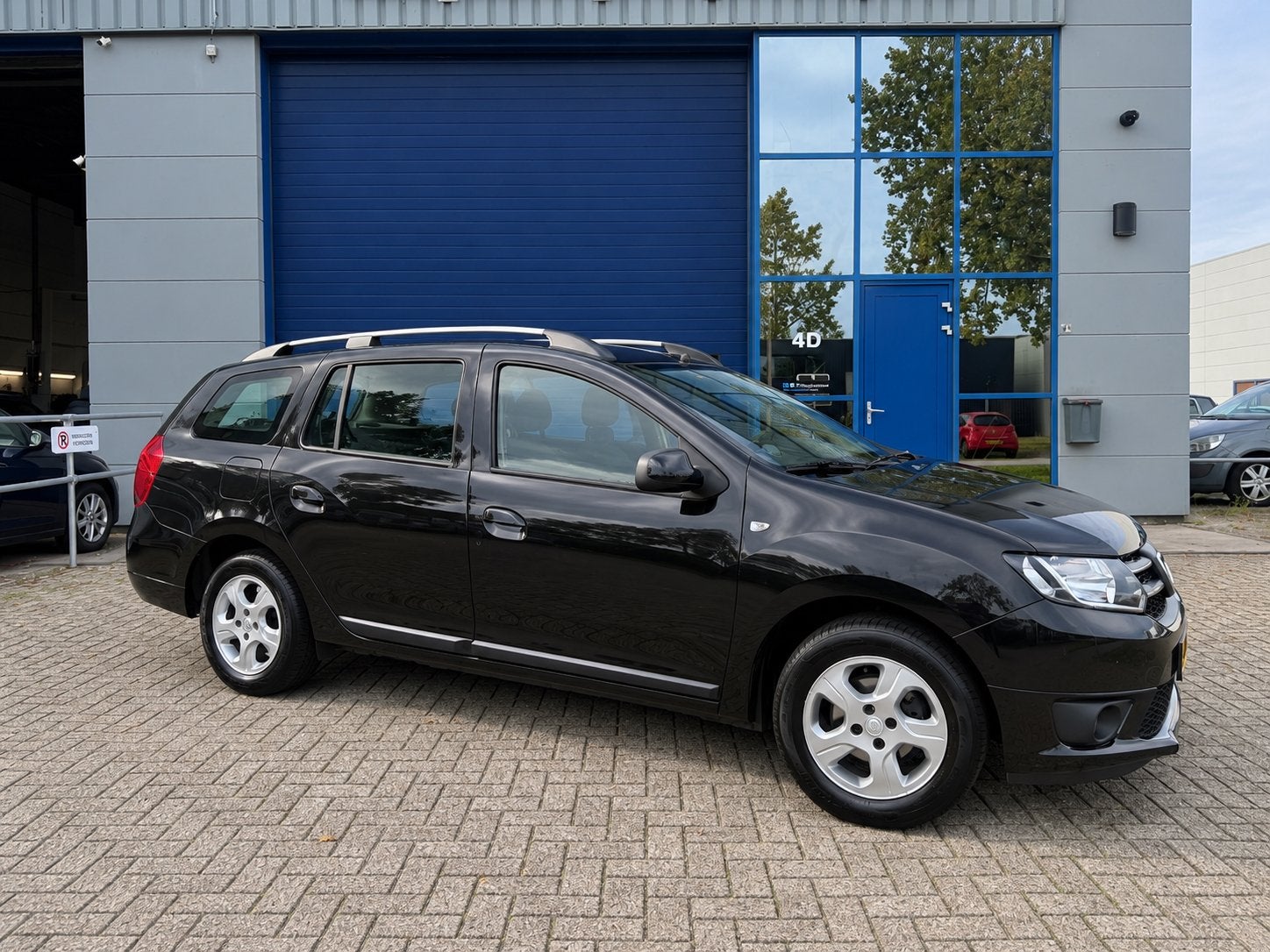 Dacia Logan 0.9 66KW MCV 2014 Zwart| Airco| Nwe APK|Cruise, Auto's, Voorwielaandrijving, Stof, 40 €/maand, Origineel Nederlands
