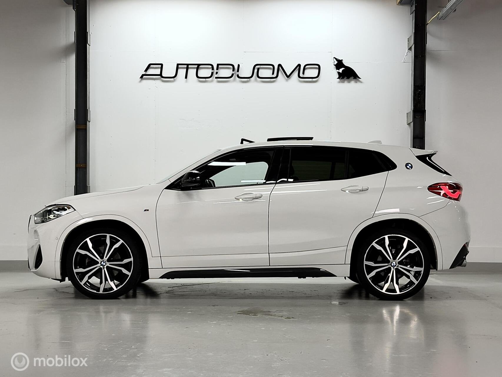 BMW X2 sDrive18i High Executive M Sport | Pano | Leer | 20", Gebruikt, Wit, Leder, 3 cilinders
