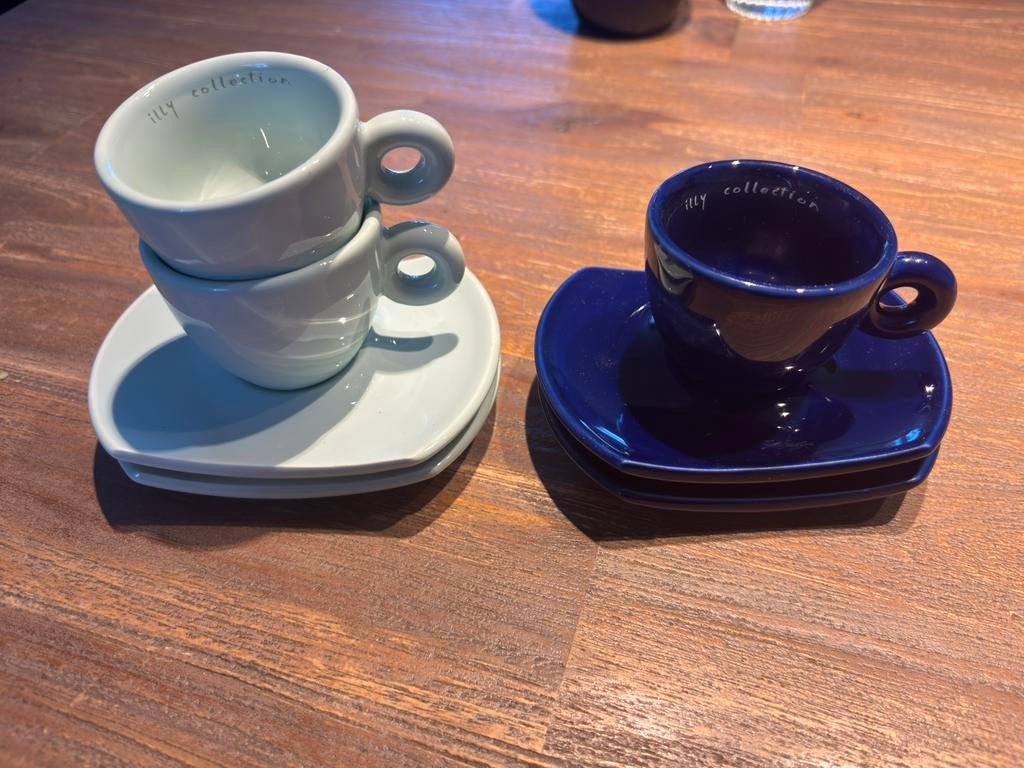 Illy kopjes, Antiek en Kunst, Antiek | Servies compleet, Ophalen of Verzenden