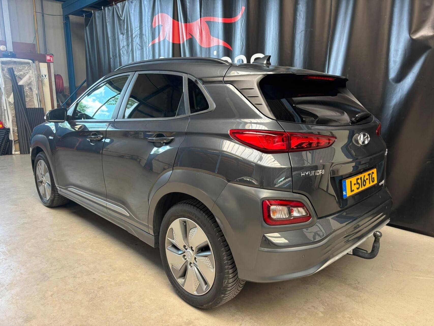 Hyundai Kona EV Comfort 64 kWh Navi CarPlay stoelverwarming, Auto's, Stof, Gebruikt, 420 min, 64 kWh