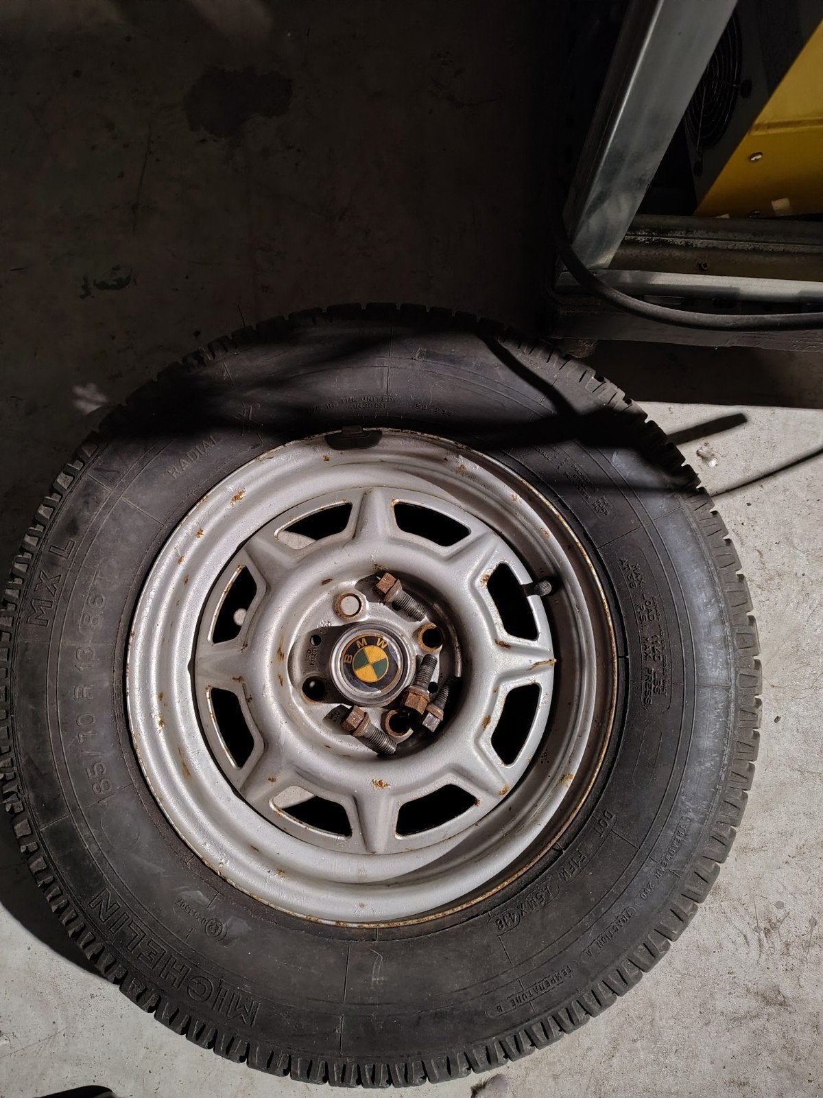 bmw e21 stalen velgen 4x100 met banden 8 st aanwezig, Ophalen, BMW