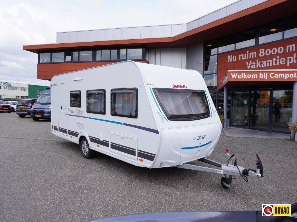 Dethleffs C'Joy 480 QLK STAPELBEDDEN EN VOORTENT, Caravans en Kamperen, Caravans, 750 - 1000 kg, Schokbreker, Dethleffs, Tot en met 6