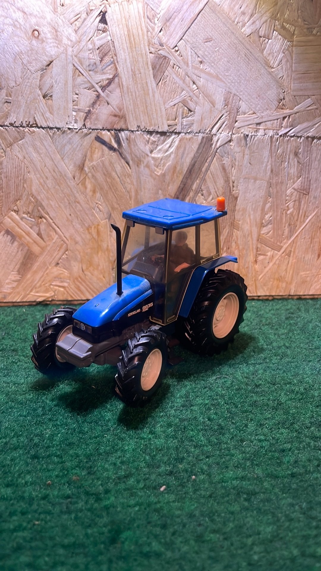 Britains new holland 6636, Ophalen of Verzenden, Zo goed als nieuw, Tractor of Landbouw, Britains