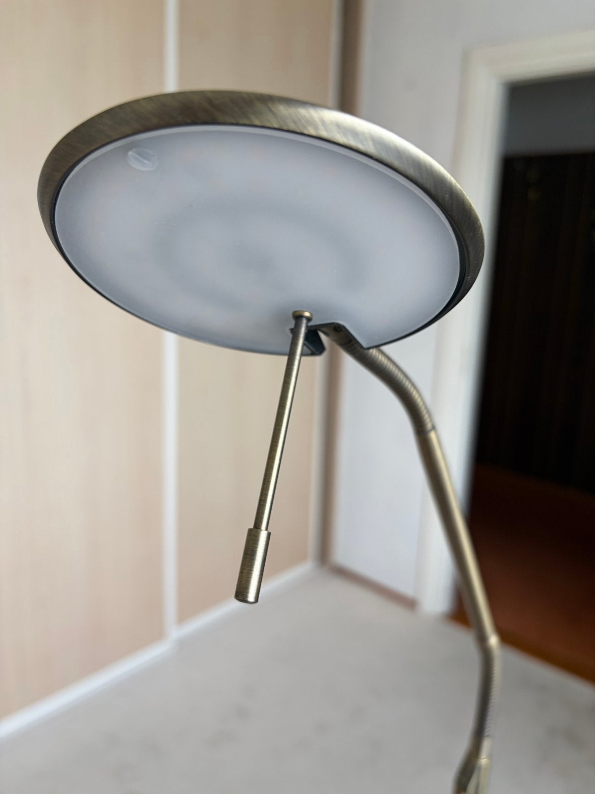 Verstelbare staande leeslamp - koperkleurig., Huis en Inrichting, Lampen | Vloerlampen, Ophalen, Gebruikt, Metaal, 100 tot 150 cm