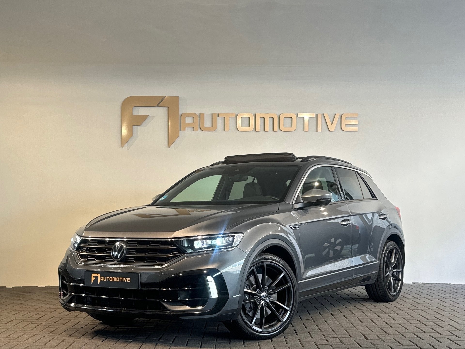 Volkswagen T-ROC 2.0 TSI 4Motion R Pano|Akra|Keyless|Sfeer, Auto's, Volkswagen, Gebruikt, 4 cilinders, 1984 cc, Bedrijf