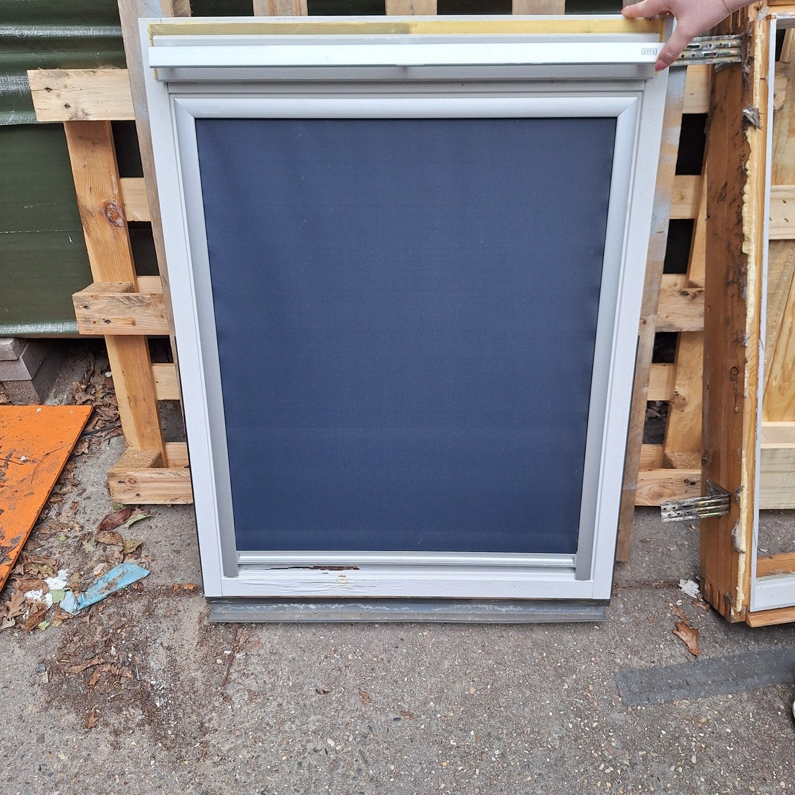 Verduisterend rolgordijn voor Velux GGL-1 dakraam, Ophalen