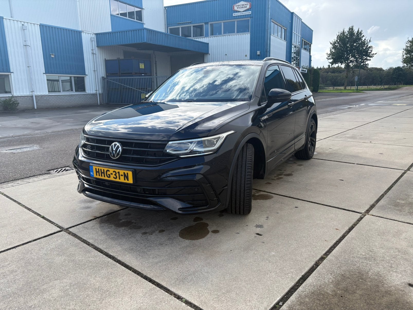 Volkswagen Tiguan 1.5 TSI DSG R-Line Business+, 4 cilinders, 150 pk, Leder en Stof, Zwart