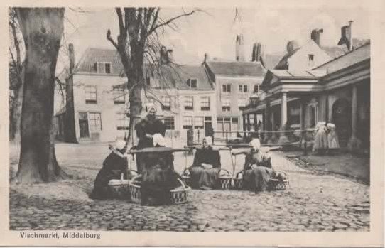 Middelburg Vischmarkt Arnemuidse visvrouwen, Verzenden, 1920 tot 1940, Gelopen, Zeeland
