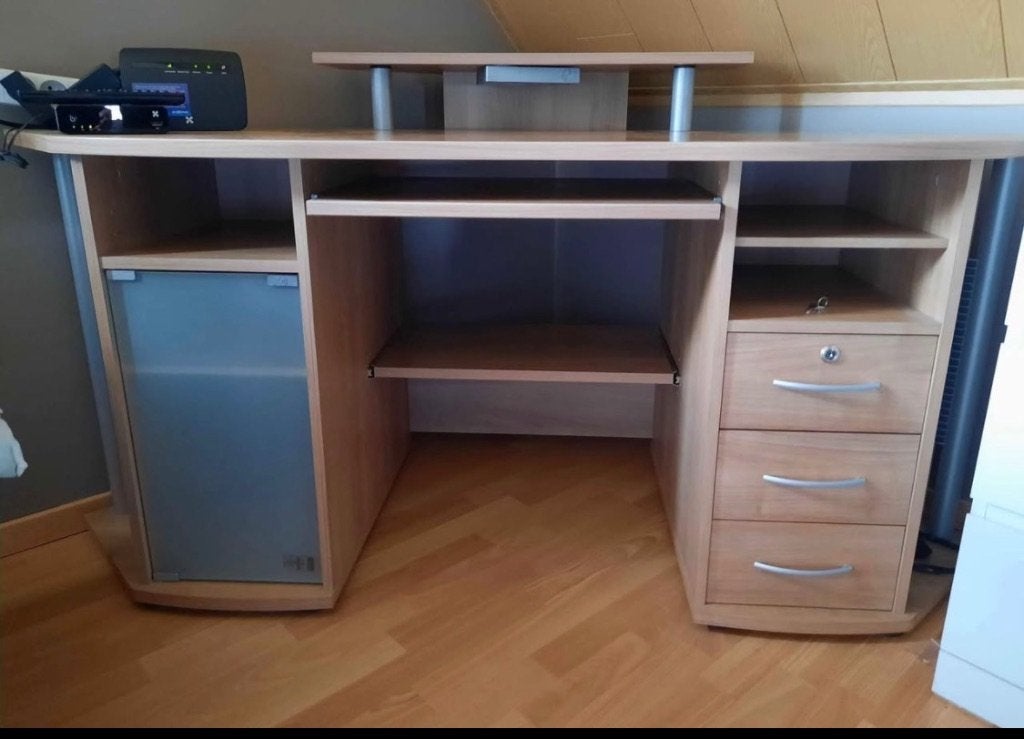 Bureau met veel ruimte, Ophalen, Gebruikt