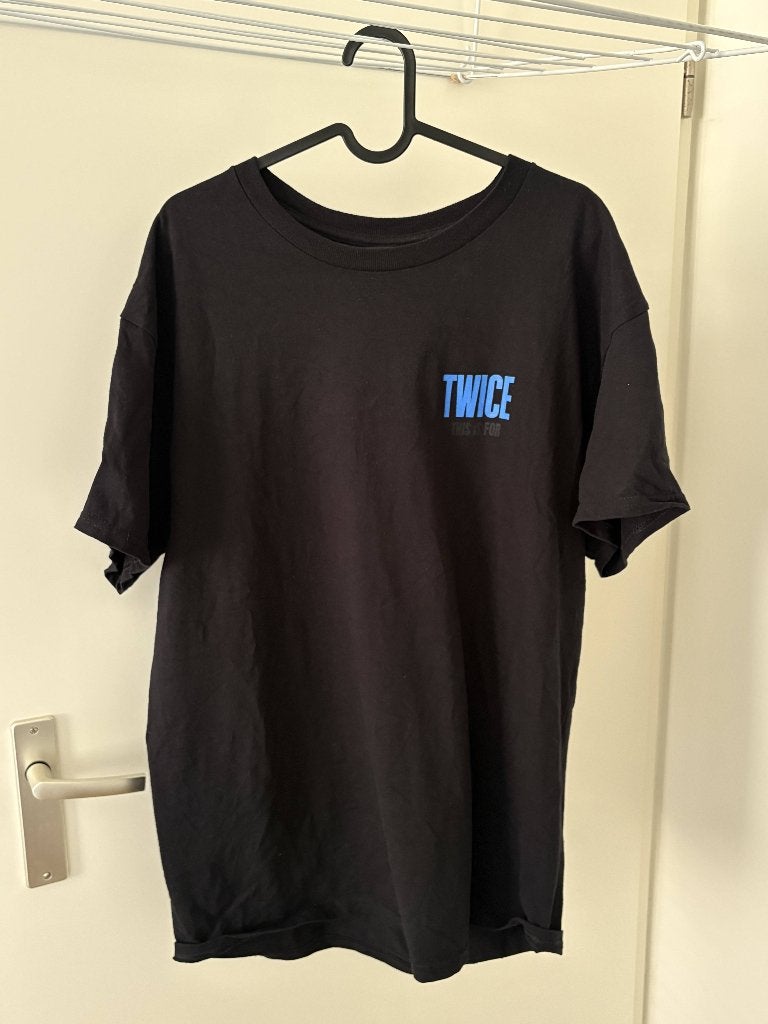TWICE THIS IS FOR WORLD TOUR T-SHIRT, Kleding | Dames, T-shirts, Maat 38/40 (M), Verzenden, Zwart, Korte mouw