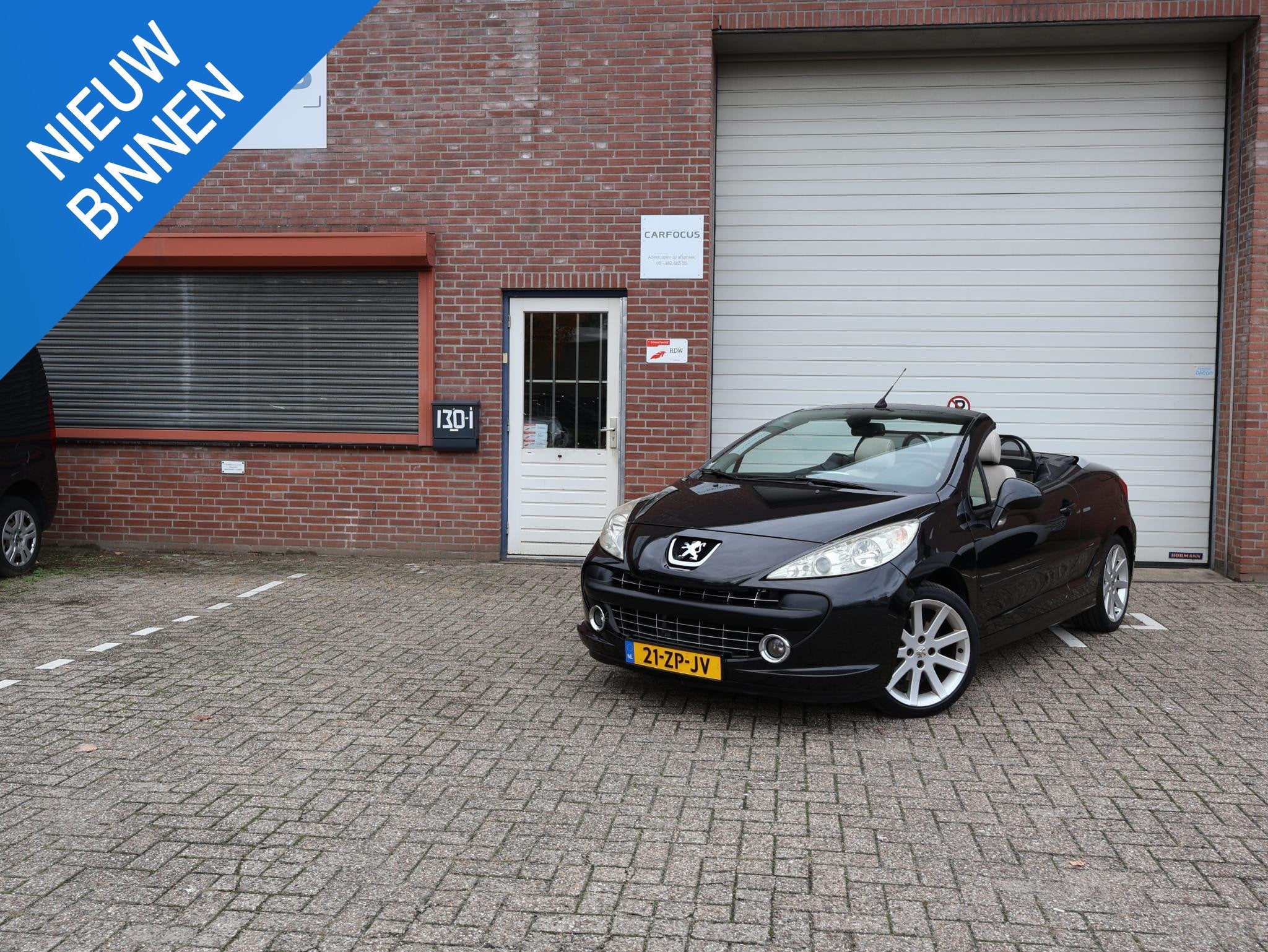 Peugeot 207 CC 1.6-16V T Sport NAP 3e eigenaar Cruise Leder, Auto's, Voorwielaandrijving, 4 cilinders, 4 stoelen, Zwart