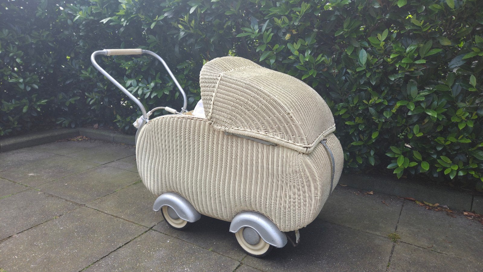 Ouderwetse kinderwagen, Ophalen