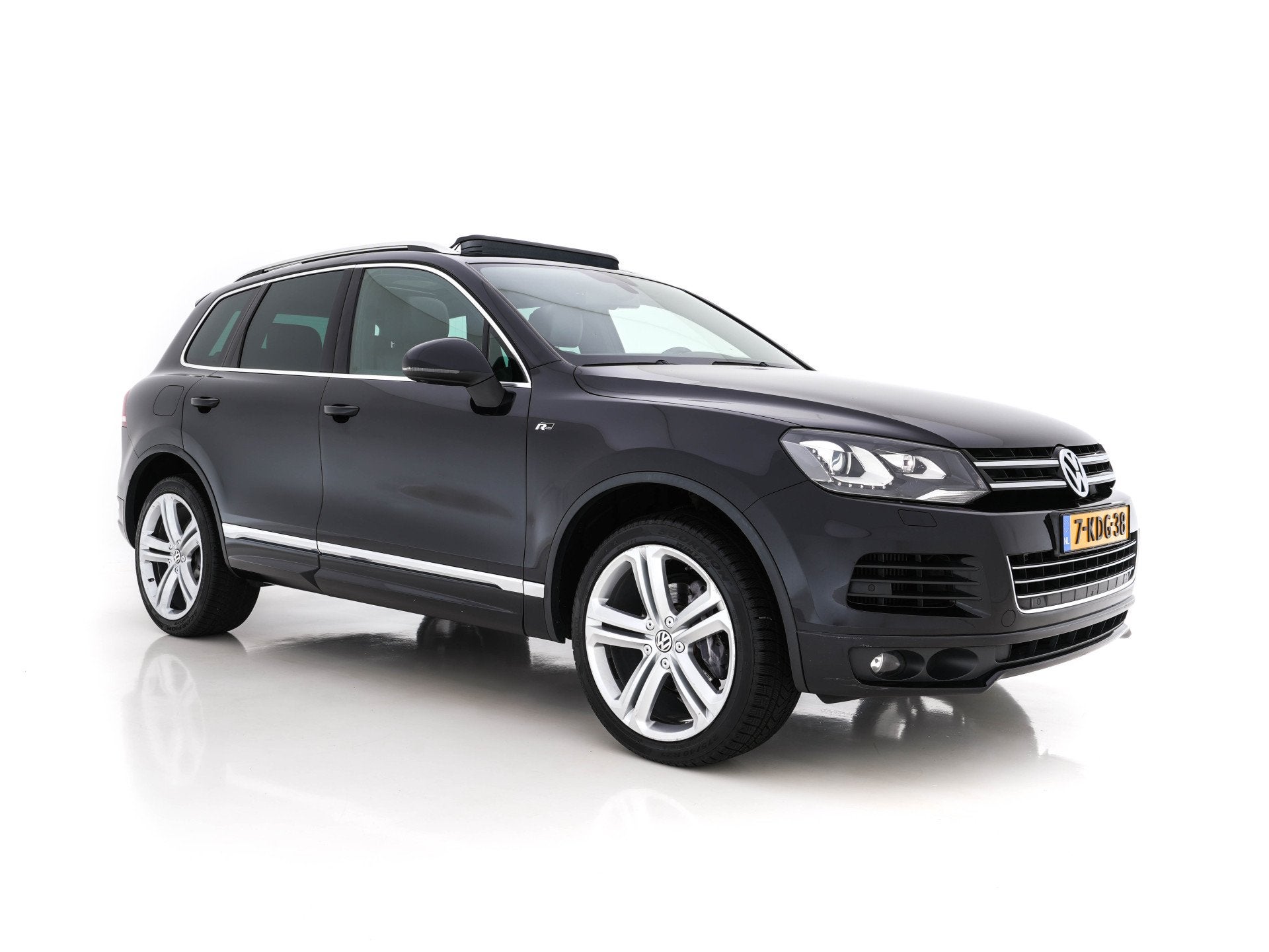 Volkswagen Touareg 3.0 TDI R-line Aut. *PANO | LEATHER | NAV, Auto's, Automaat, Euro 5, Gebruikt, Zwart